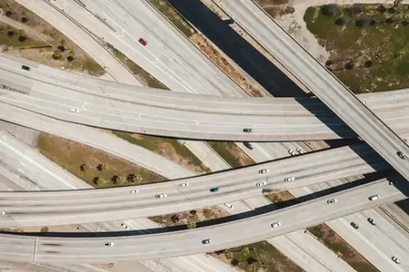 Sistema de Tráfico Vehicular y Autopistas de Rumanía